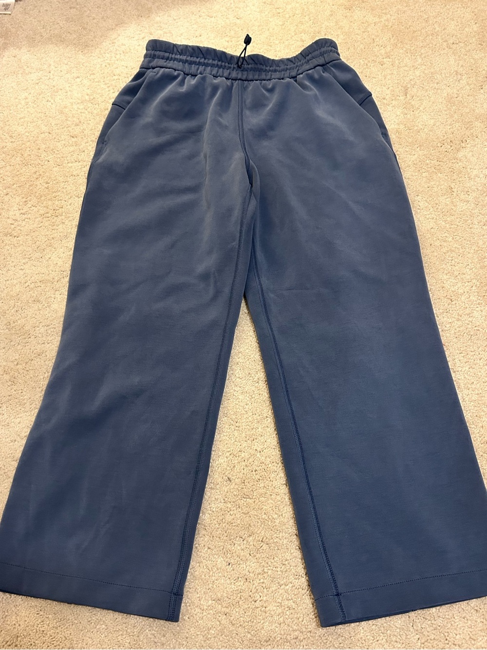 lululemon athletica softstreme straight leg cropped 23’ pitch blue joggers